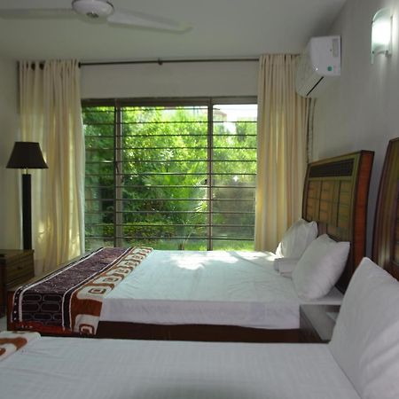 The Travelers Den Hotel Исламабад Екстериор снимка