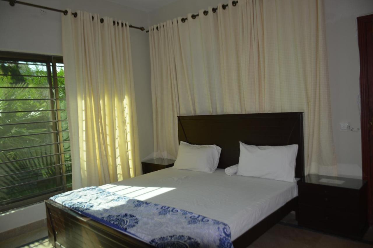 The Travelers Den Hotel Исламабад Екстериор снимка