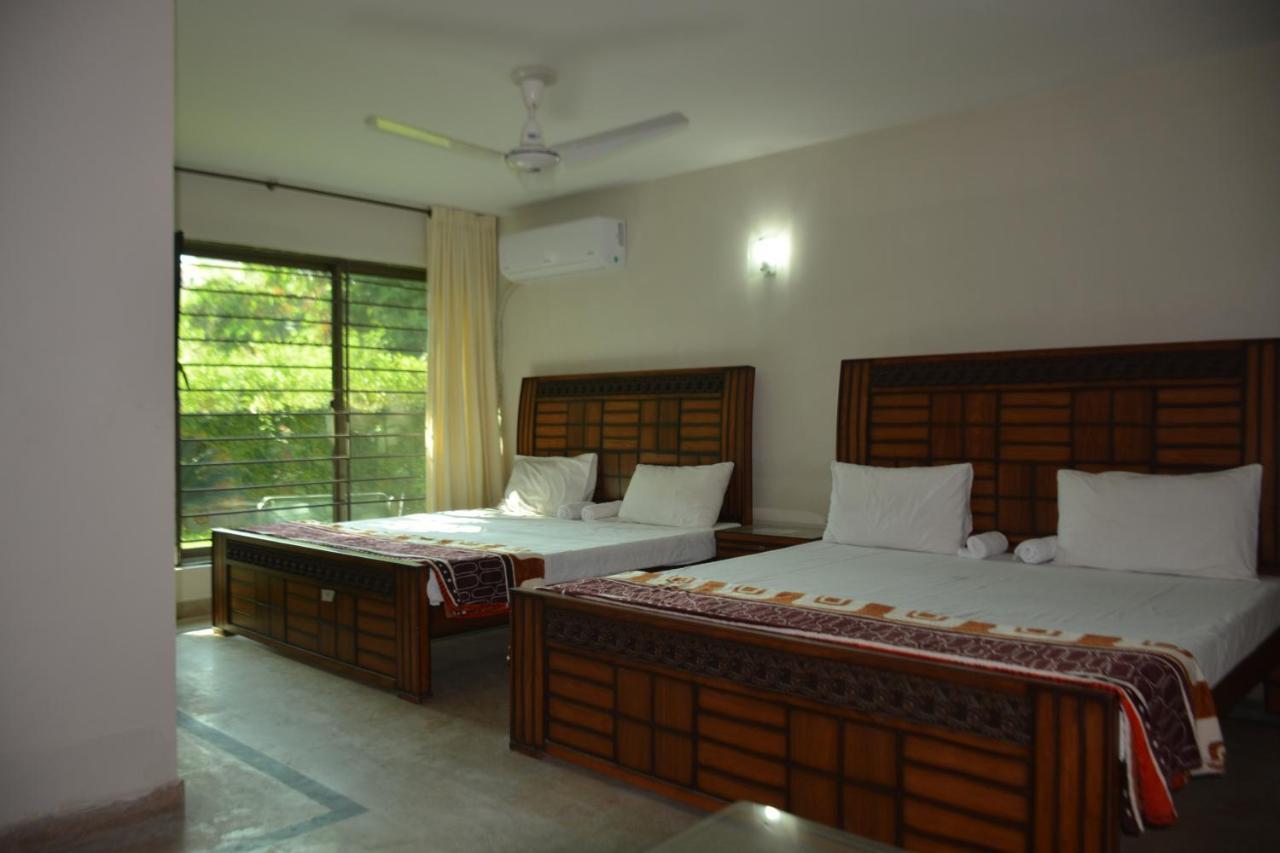The Travelers Den Hotel Исламабад Екстериор снимка