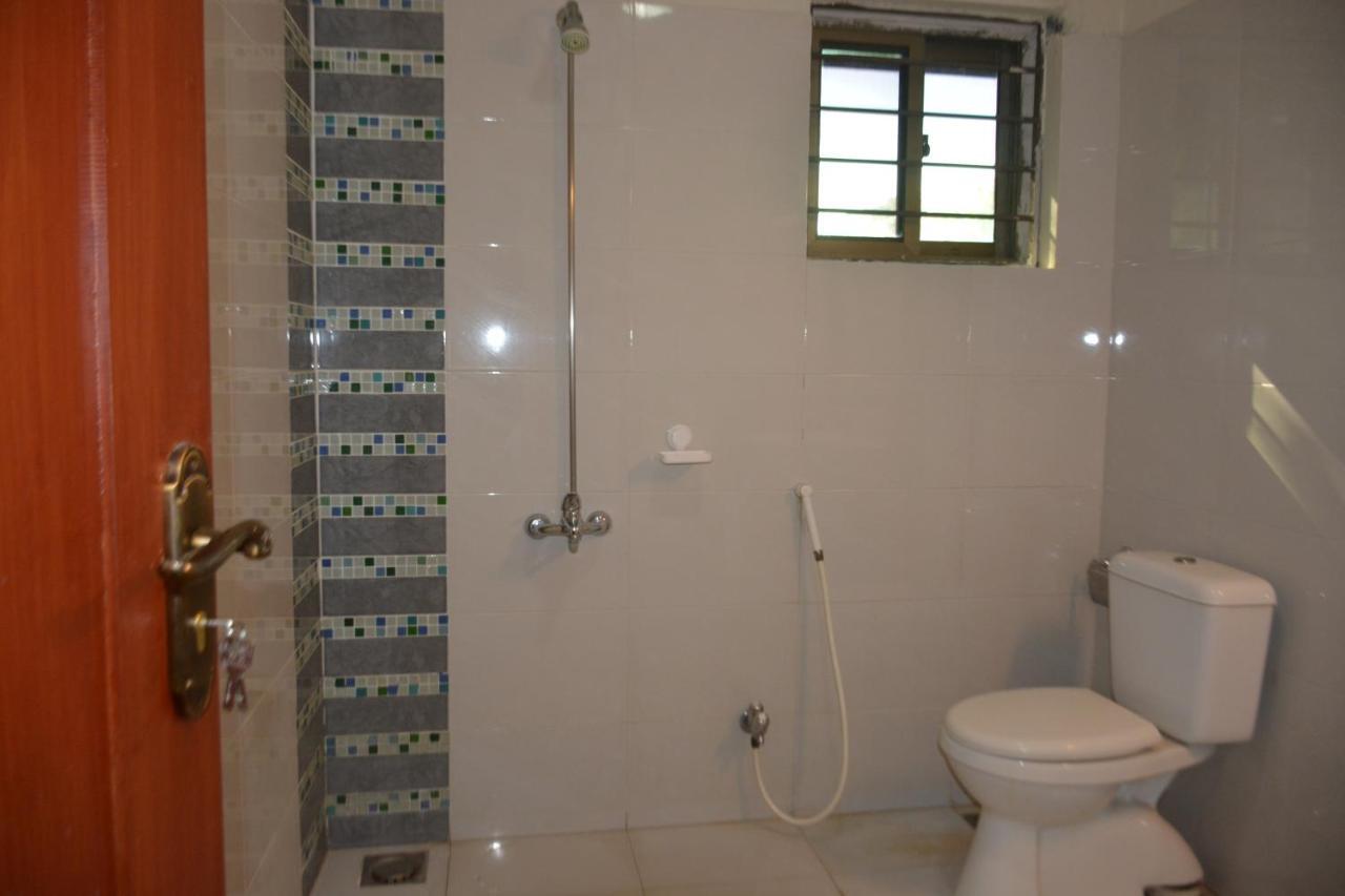 The Travelers Den Hotel Исламабад Екстериор снимка