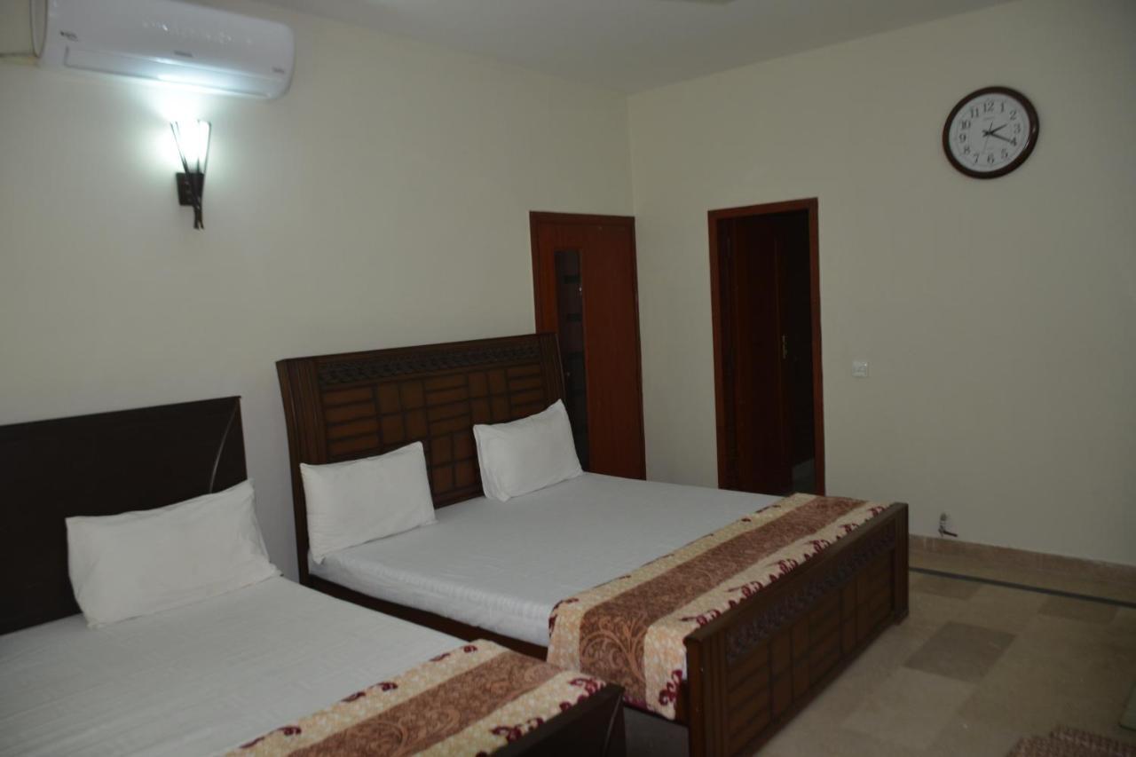 The Travelers Den Hotel Исламабад Екстериор снимка