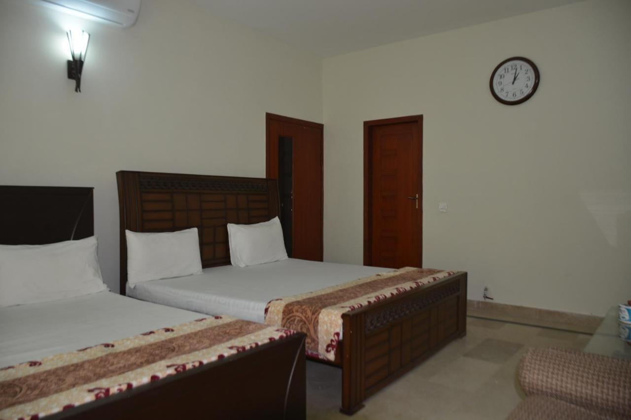 The Travelers Den Hotel Исламабад Екстериор снимка