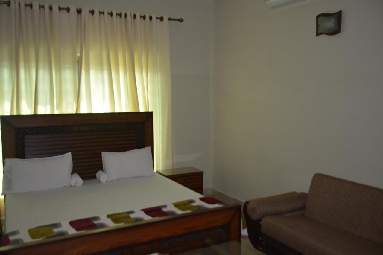 The Travelers Den Hotel Исламабад Екстериор снимка